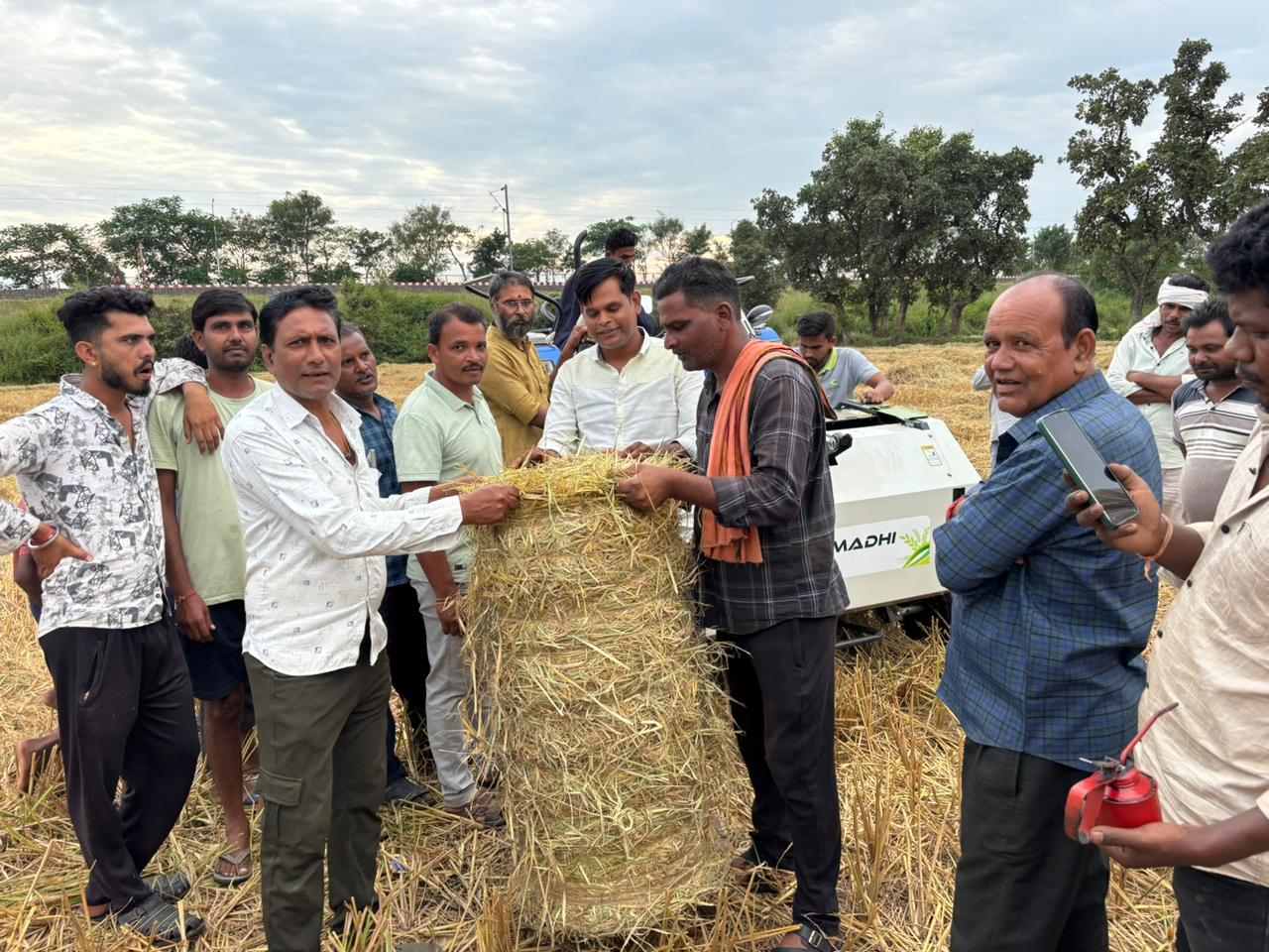 नरवाई प्रबंधन यंत्रों का प्रदर्शन